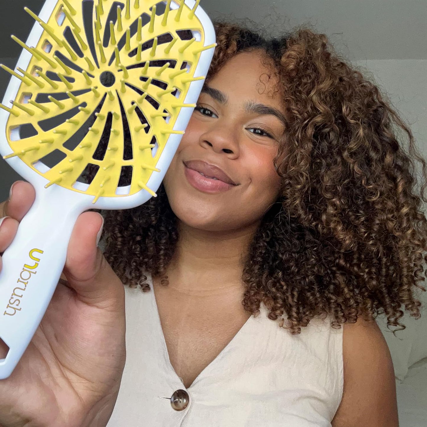 FHI Heat Unbrush plus — Curly Hair Brush for Gentle & Effective Detangling on Wet or Dry Fragile Hair Types — Detangler Brush W/ 84 Ultraflex Bristles, Ultra-Light, Vented, anti Static Hairbrush
