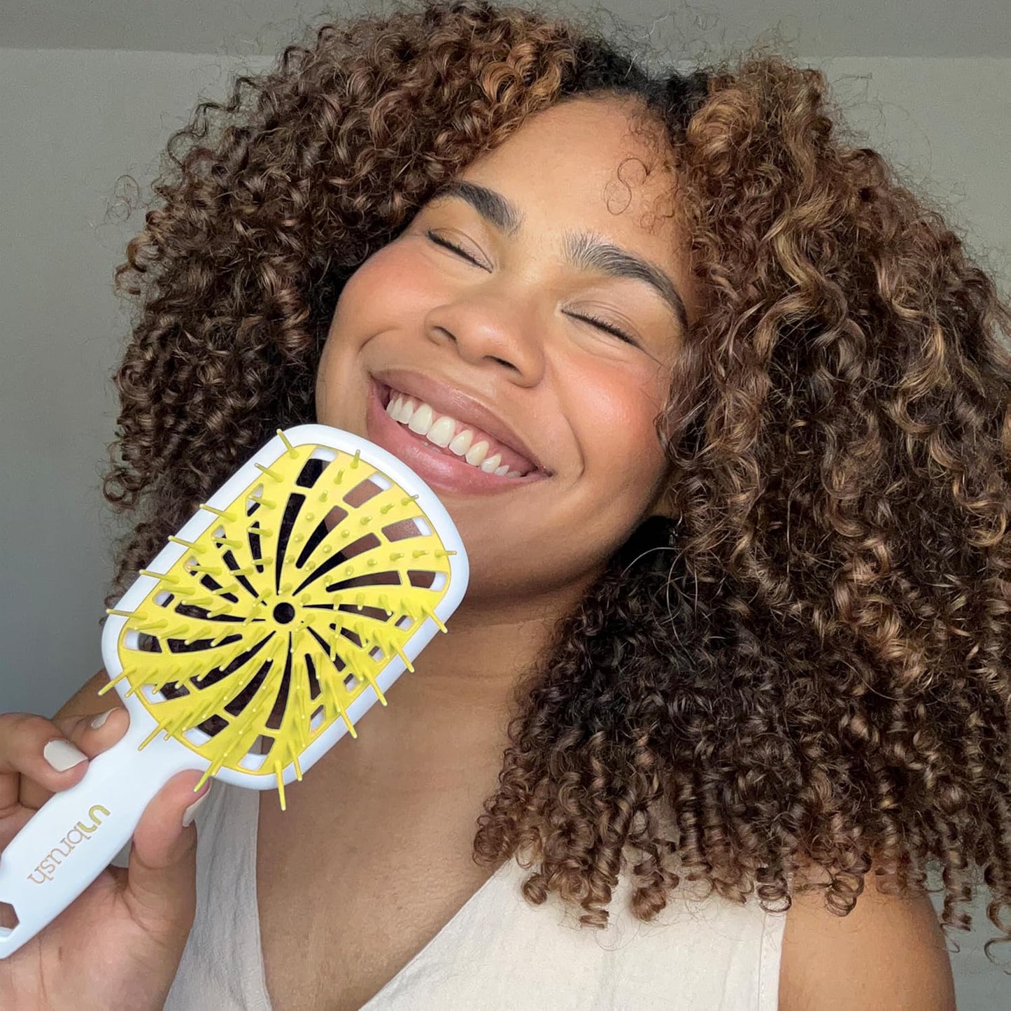 FHI Heat Unbrush plus — Curly Hair Brush for Gentle & Effective Detangling on Wet or Dry Fragile Hair Types — Detangler Brush W/ 84 Ultraflex Bristles, Ultra-Light, Vented, anti Static Hairbrush